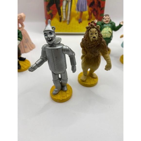 Vintage Wizard of Oz VHS Tape Figurine Set Dorothy Tin Man Scarecrow & More - Picture 3 of 13